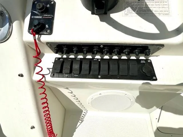 Slide: The Image of Control panel of 2008 Sailfish 218 WAC boat with Yamaha throttle and red safety cord. - 10