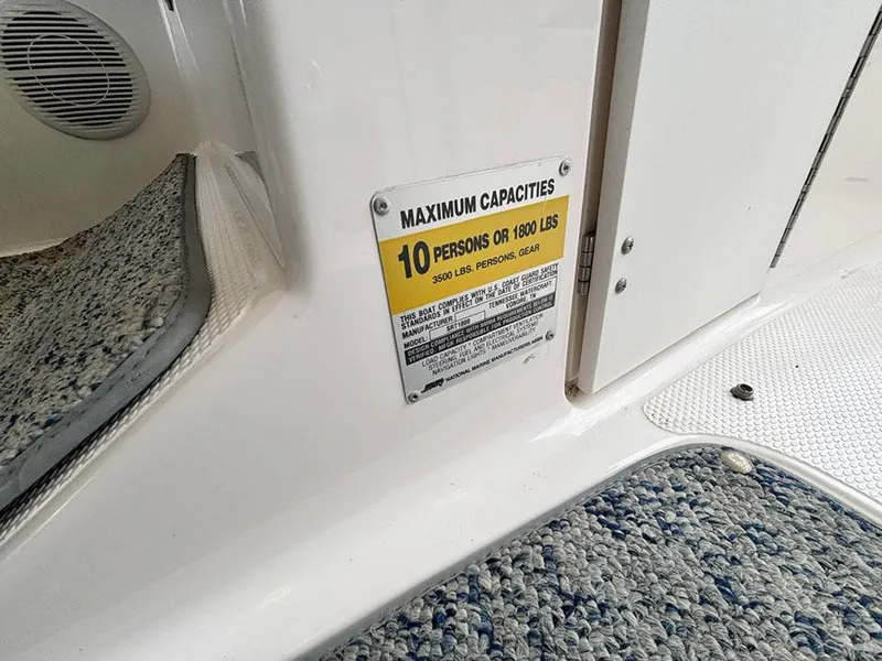 Slide: The Image of 2004 Yamaha Boats 230 SX capacity label, 10 persons or 1800 lbs limit. - 16