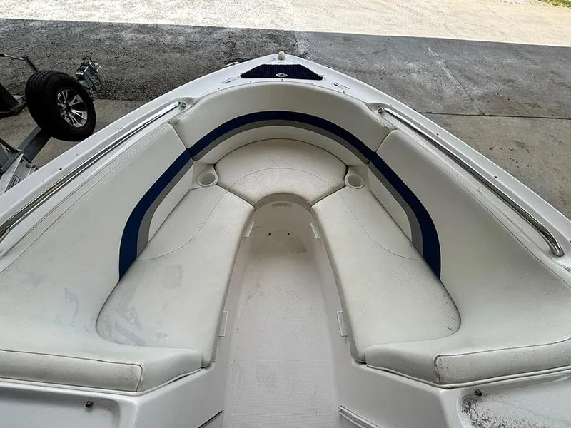 Slide: The Image of 2004 Yamaha Boats 230 SX interior with white and blue seating. - 17