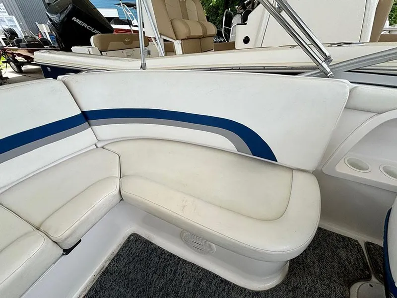 Slide: The Image of 2004 Yamaha Boats 230 SX interior with white and blue seating. - 6
