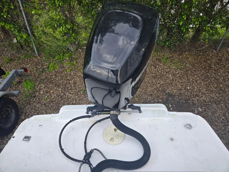 Slide: The Image of 1998 Trophy 2503 Center Console boat engine, top view, outdoors. - 11