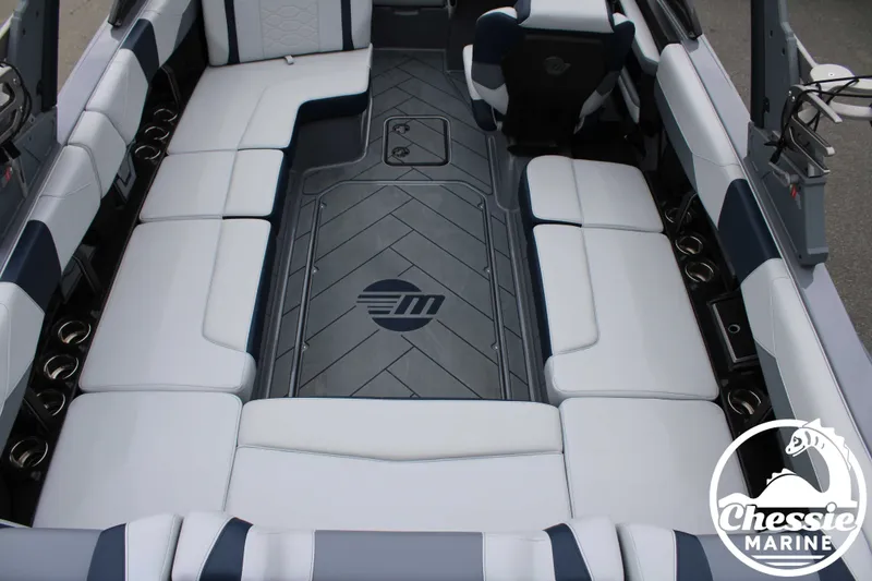 Slide: The Image of Malibu Wakesetter 23 LSV 2025 - 13