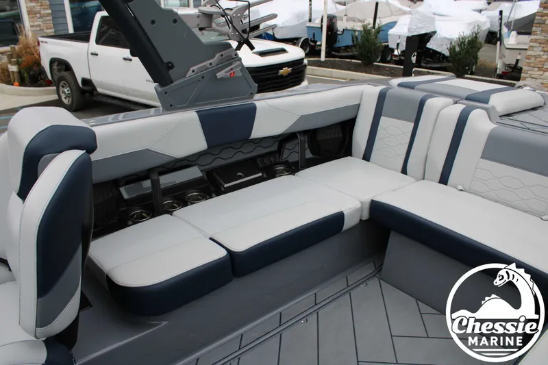 Slide: The Image of Malibu Wakesetter 23 LSV 2025 - 19