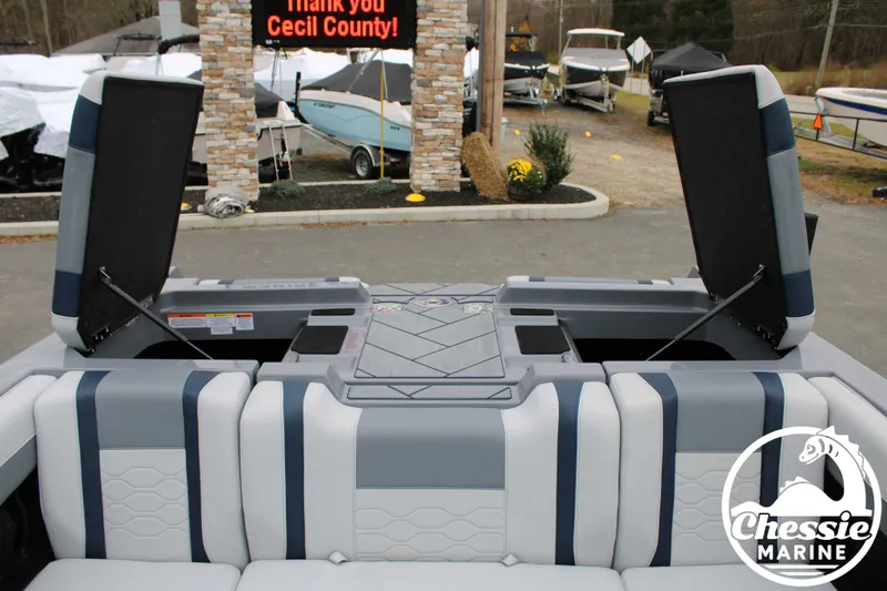 Slide: The Image of Malibu Wakesetter 23 LSV 2025 - 23