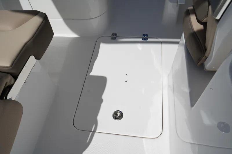 Slide: The Image of Throttle control of 2025 Edgewater 248 CX boat, featuring sleek design and modern controls. - 30