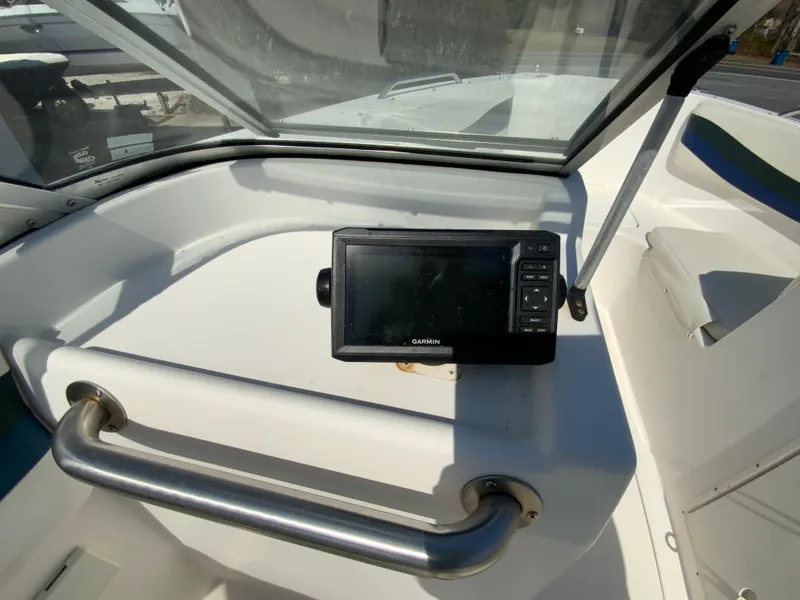 Slide: The Image of 1997 Seaswirl Striper 2100 DC boat dashboard with Garmin navigation system. - 18