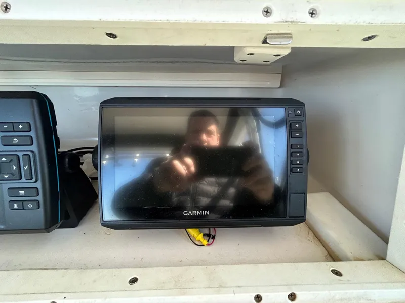 Slide: The Image of Garmin device on 1997 Pro-Line 2810 Walkaround boat dashboard shelf. - 19