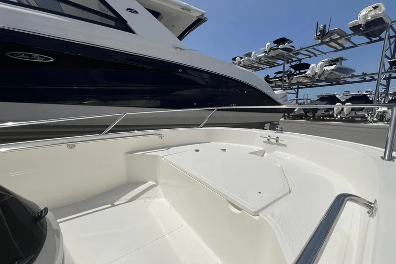 Slide: The Image of Boston Whaler 130 Super Sport 2025 - 10