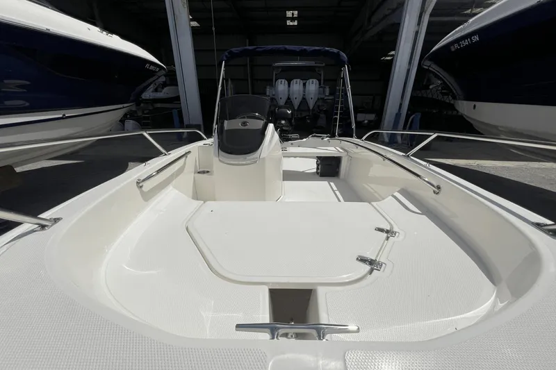 Slide: The Image of Boston Whaler 130 Super Sport 2025 - 11