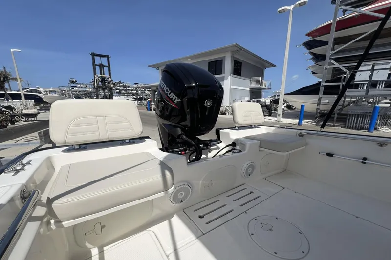 Slide: The Image of Boston Whaler 130 Super Sport 2025 - 14