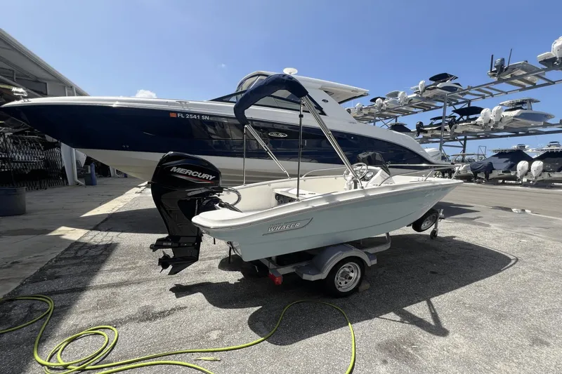 Slide: The Image of Boston Whaler 130 Super Sport 2025 - 5