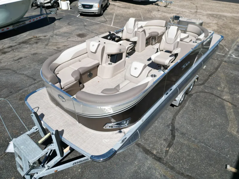 Slide: The Image of Tahoe LTZ QL21T 2024 - 16
