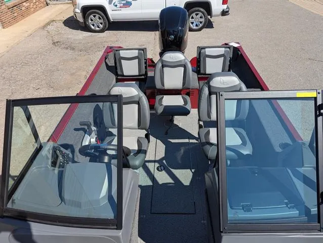 Slide: The Image of Lowe Fishing Machine 1625WT 2025 - 13