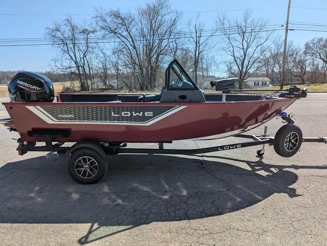 Slide: The Image of Lowe Fishing Machine 1625WT 2025 - 3