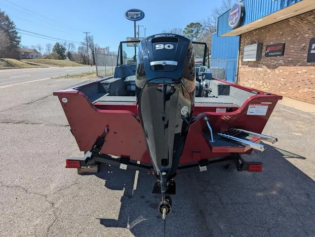 Slide: The Image of Lowe Fishing Machine 1625WT 2025 - 4