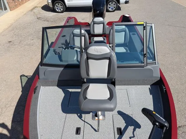 Slide: The Image of Lowe Fishing Machine 1625WT 2025 - 5