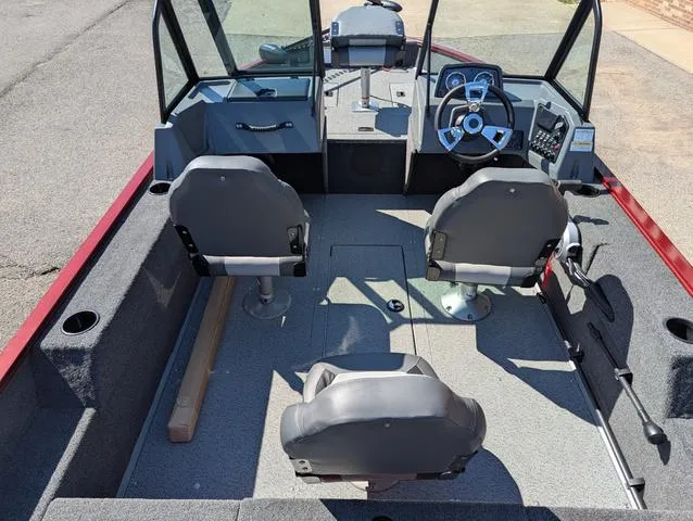 Slide: The Image of Lowe Fishing Machine 1625WT 2025 - 9