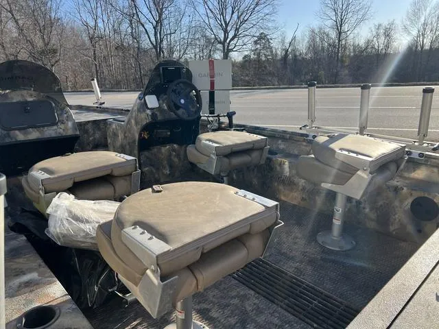 Slide: The Image of Excel CATFISH PRO 24 2017 - 9