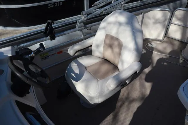 Slide: The Image of Captain's chair on 2005 Godfrey Aqua Patio 220 RE pontoon boat. - 8
