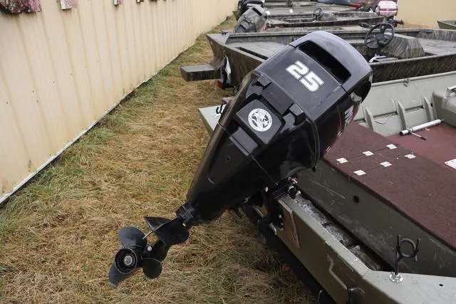 Slide: The Image of Crestliner CR 1648 2005 - 7