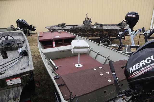 Slide: The Image of Crestliner CR 1648 2005 - 8