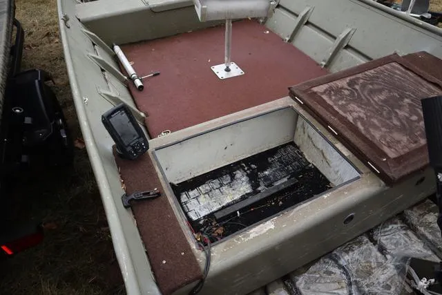 Slide: The Image of Crestliner CR 1648 2005 - 9