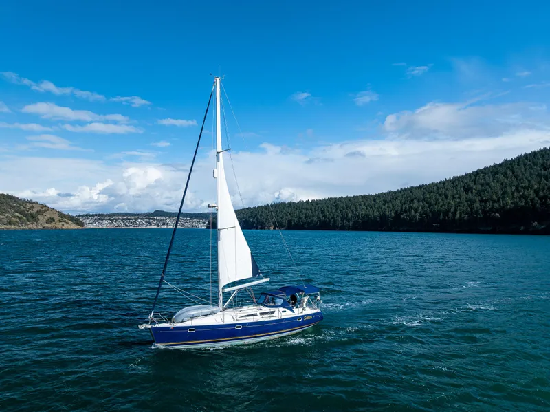 Slide: The Image of Jeanneau Sun Odyssey 40 sailing on a scenic lake, 2001 model. - 5