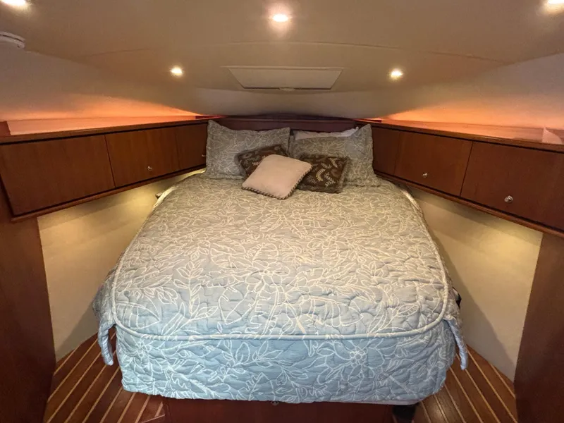 Slide: The Image of Luxurious cabin interior of 2008 Tiara Yachts 3900 Sovran with cozy bedding. - 37