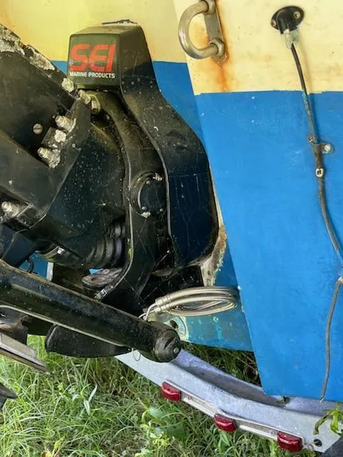 Slide: The Image of 2006 Bayliner 265 Cruiser boat stern with SEI Marine Products outdrive. - 12