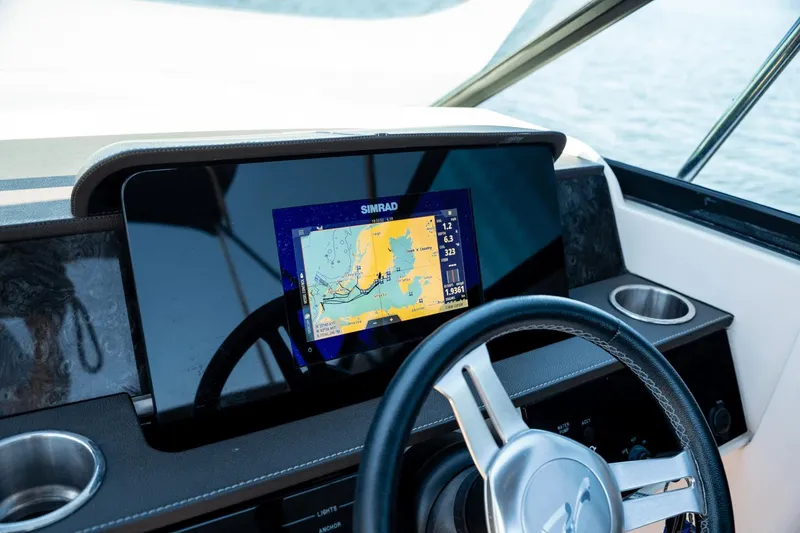 Slide: The Image of Sea Ray 250 SDX Outboard 2019 - 13