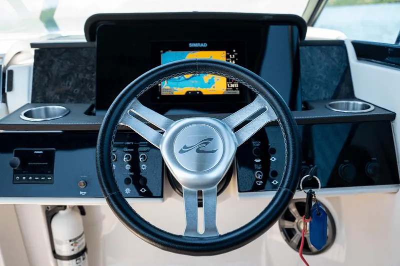 Slide: The Image of Sea Ray 250 SDX Outboard 2019 - 14