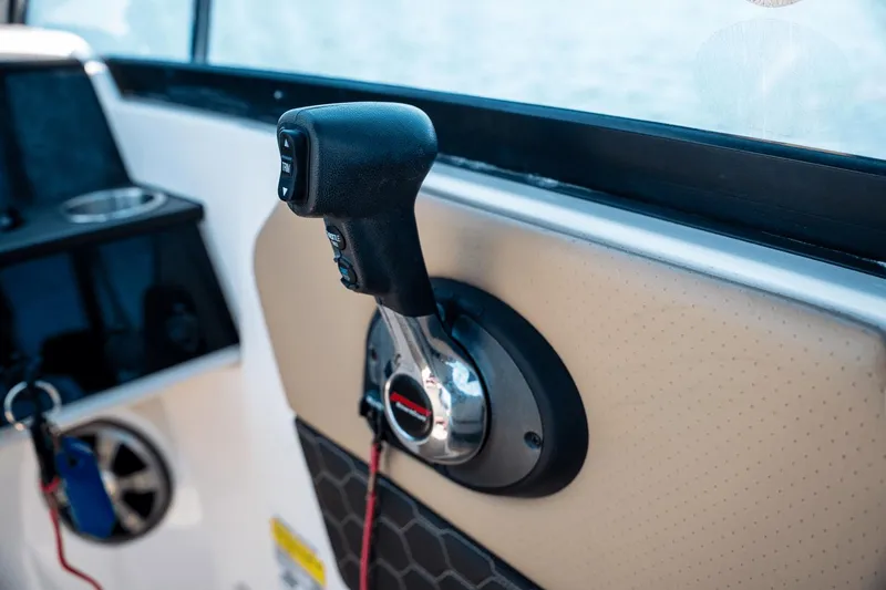 Slide: The Image of Sea Ray 250 SDX Outboard 2019 - 15