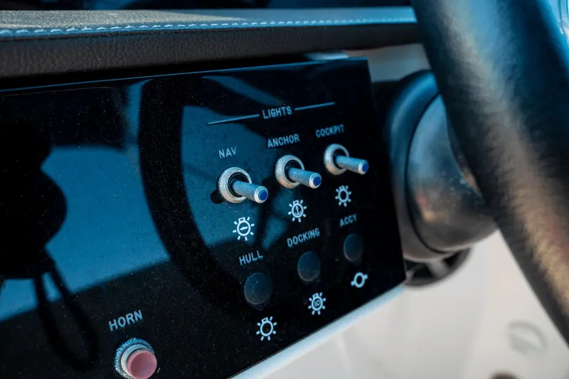 Slide: The Image of Sea Ray 250 SDX Outboard 2019 - 19