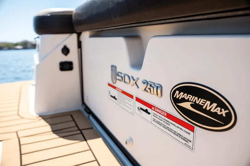 Slide: The Image of Sea Ray 250 SDX Outboard 2019 - 23
