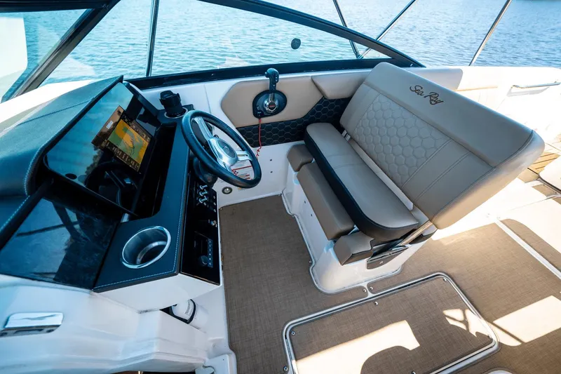 Slide: The Image of Sea Ray 250 SDX Outboard 2019 - 31