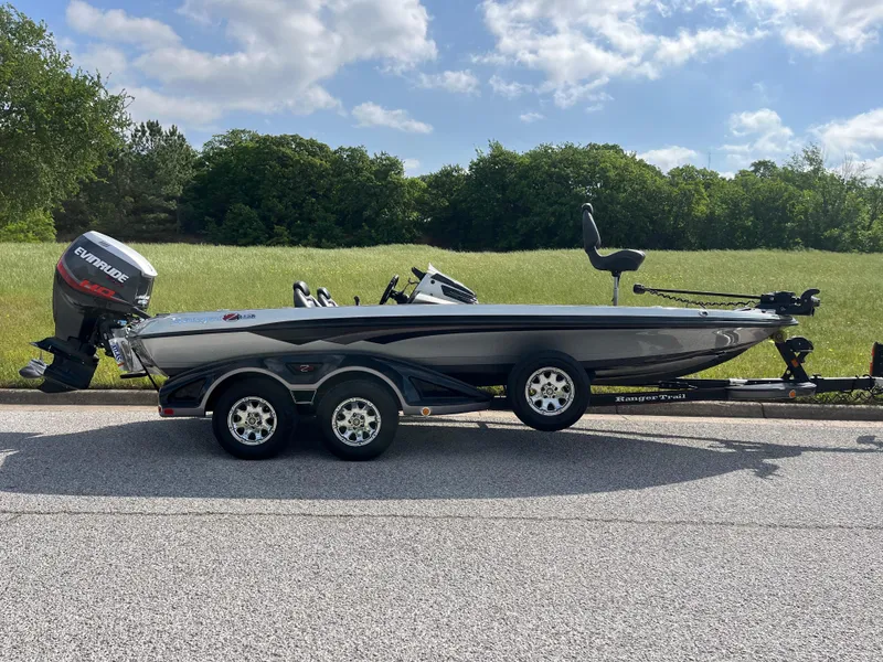 Slide: The Image of 2013 Ranger Z520C boat on Ranger Trail trailer, close-up view. - 26