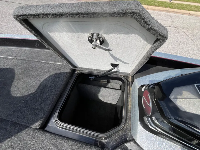 Slide: The Image of 2013 Ranger Z520C boat interior with two black seats and center console. - 36