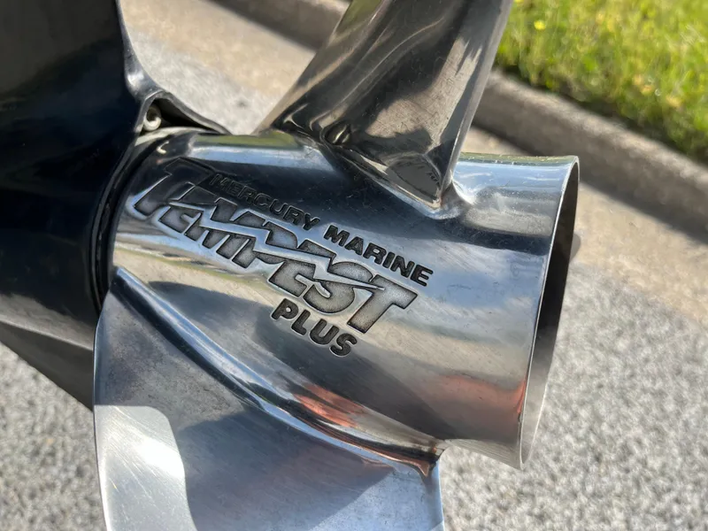 Slide: The Image of Propeller of 2013 Ranger Z520C boat on pavement background. - 9