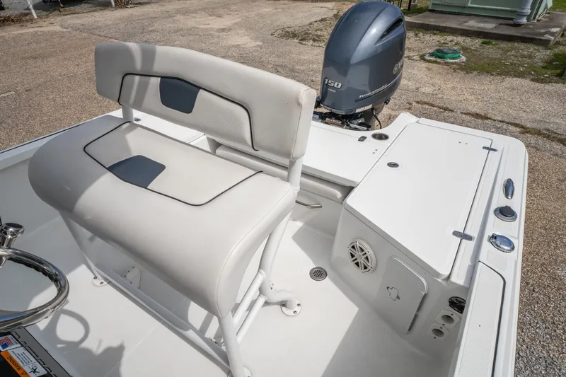 Slide: The Image of 2021 Wellcraft 221 Bay boat interior with seating and outboard motor. - 13
