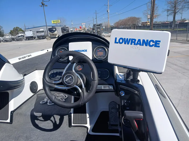 Slide: The Image of 2006 Skeeter 21 boat dashboard with Lowrance navigation system, steering wheel, and gauges. - 10