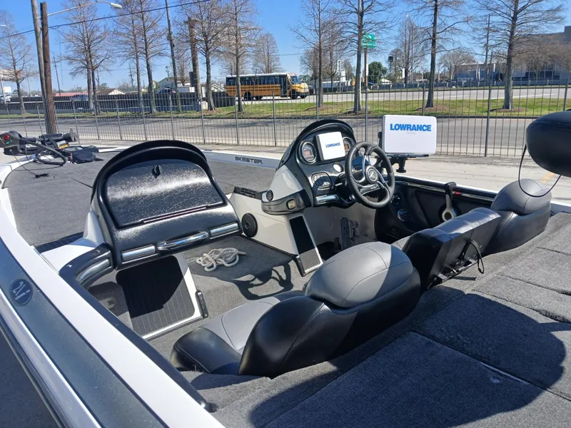Slide: The Image of 2006 Skeeter 21 boat interior with steering wheel, seats, and Lowrance equipment. - 7