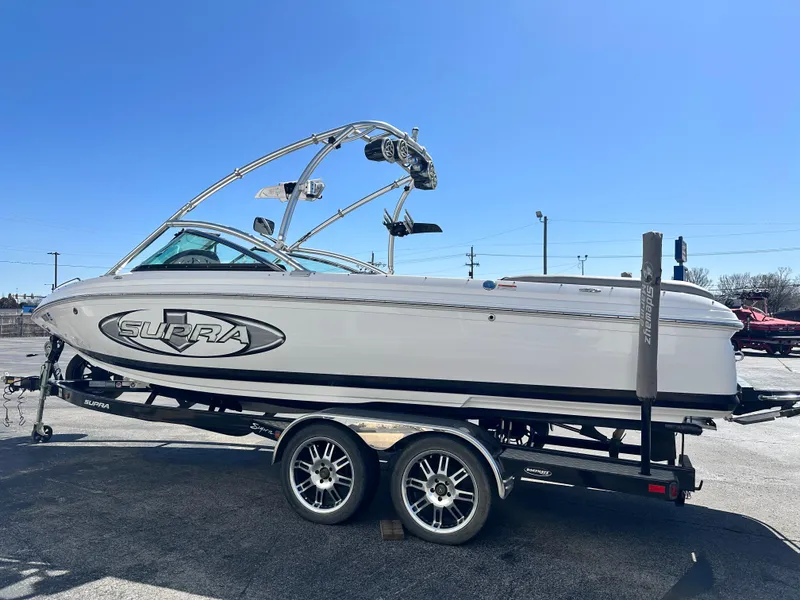 Slide: The Image of 2008 Supra Launch 24 SSV GG Edition boat on trailer, side view. - 4