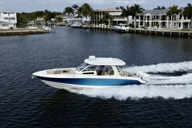 Slide: The Image of Boston Whaler 35 REALM 2021 - 0