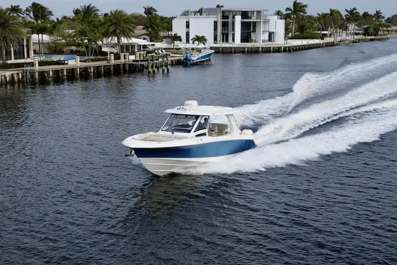 Slide: The Image of Boston Whaler 35 REALM 2021 - 1