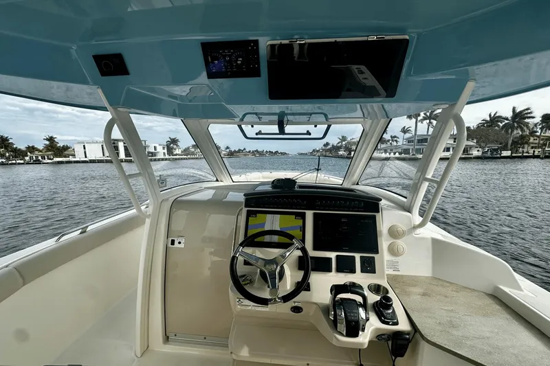Slide: The Image of Boston Whaler 35 REALM 2021 - 11