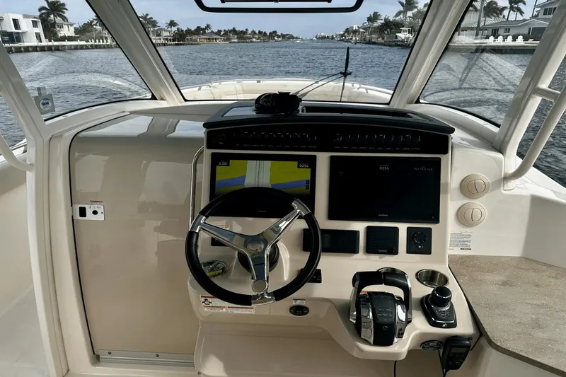 Slide: The Image of Boston Whaler 35 REALM 2021 - 12