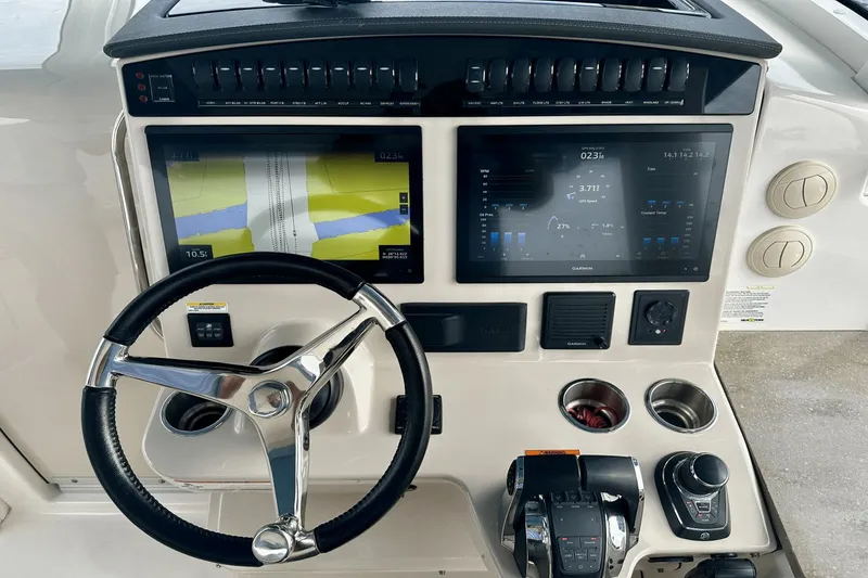 Slide: The Image of Boston Whaler 35 REALM 2021 - 13