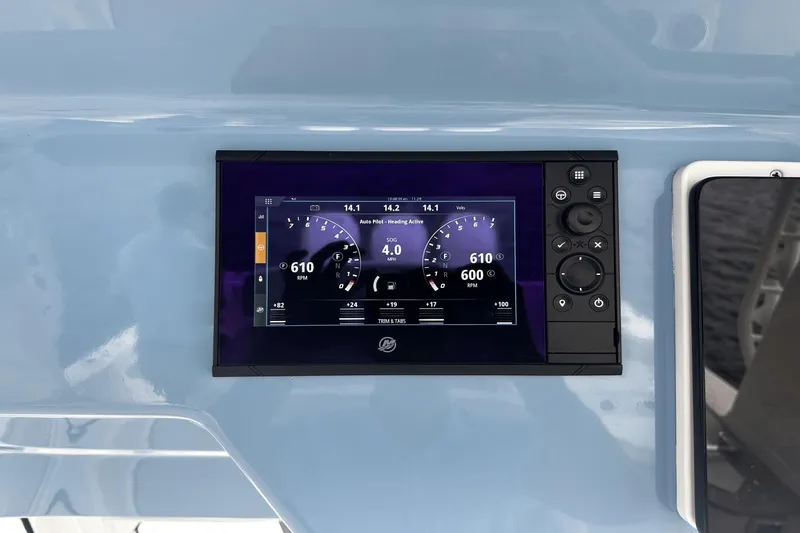 Slide: The Image of Boston Whaler 35 REALM 2021 - 15