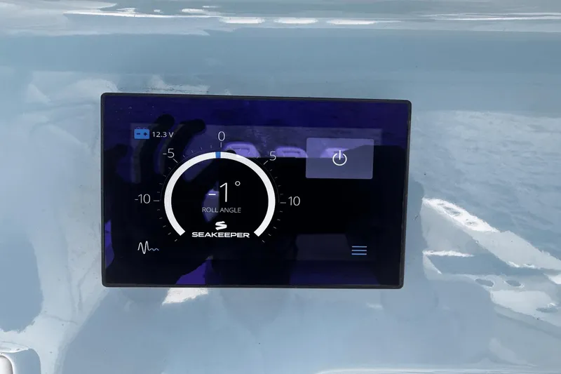 Slide: The Image of Boston Whaler 35 REALM 2021 - 16