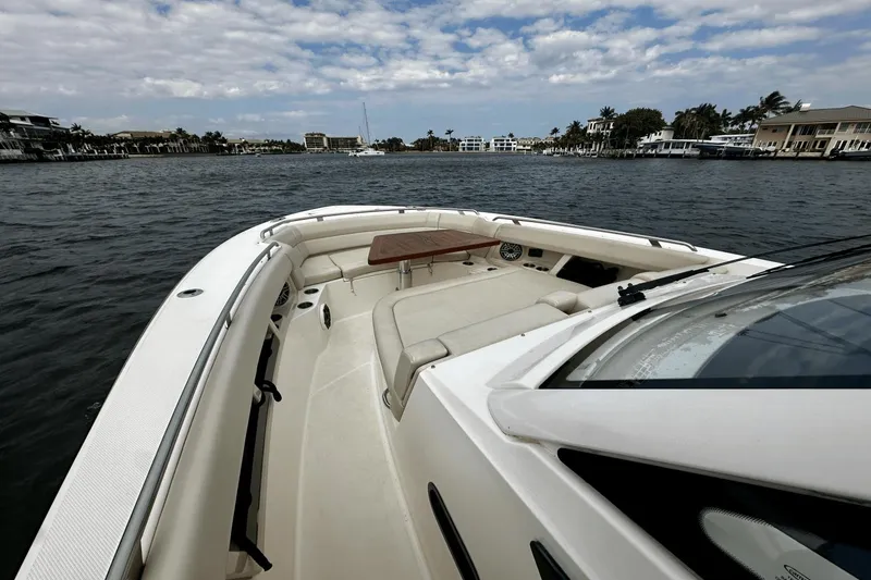 Slide: The Image of Boston Whaler 35 REALM 2021 - 17